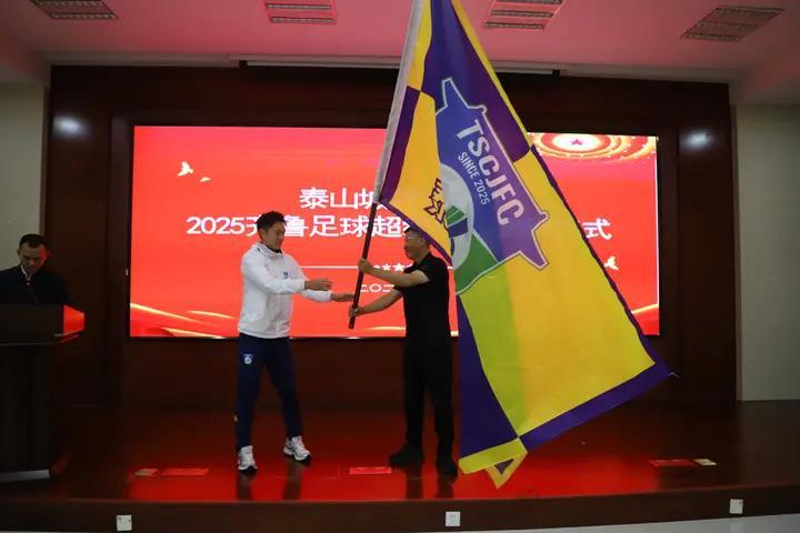 欧冠抽签出炉 多特蒙德与AC米兰同组上演巅峰对话